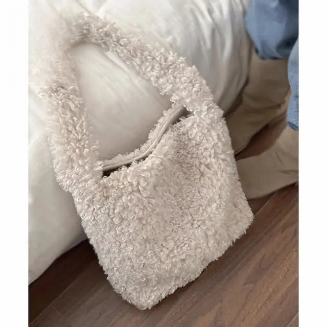 Y2k-Fluffy-Shoulder-Bag-Korean-Fashion-Cute-Winter-Tote-Bags-Large-Capacity-Designer-Furry-Underarm-Bucket.jpeg_640x640_a71f6fd4-7f07-4902-af68-86622bc3691f.webp