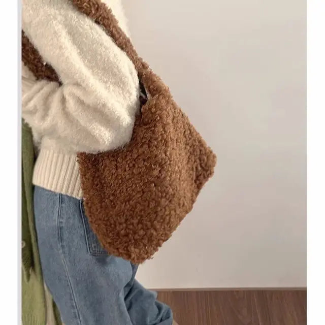 Y2k-Fluffy-Shoulder-Bag-Korean-Fashion-Cute-Winter-Tote-Bags-Large-Capacity-Designer-Furry-Underarm-Bucket.jpg_640x640_fa229231-bcf2-4d8b-8b3b-0e3b7715bebc.webp